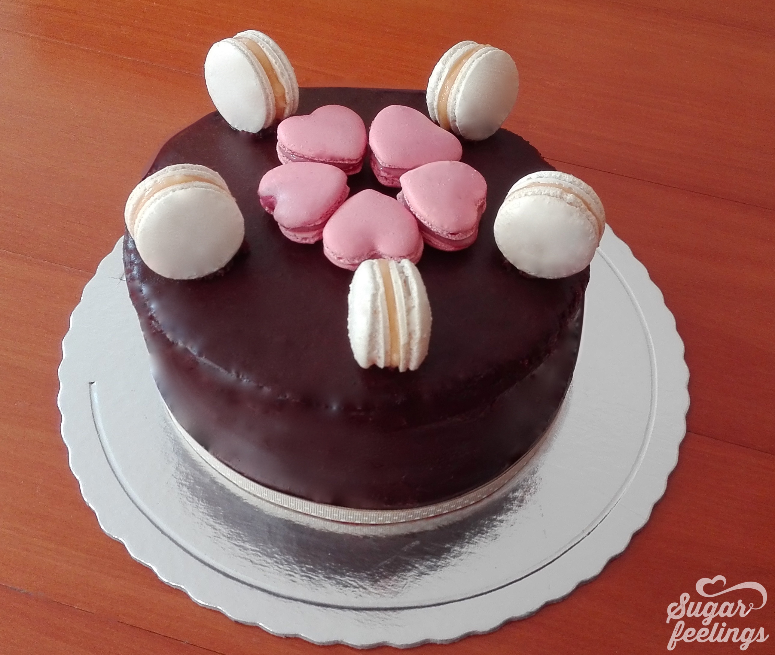All Chocolate cake decorado com Macarons