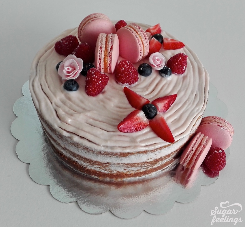 Bolo de Cenoura e Noz, Mascarpone, Macarons e frutos vermelhos